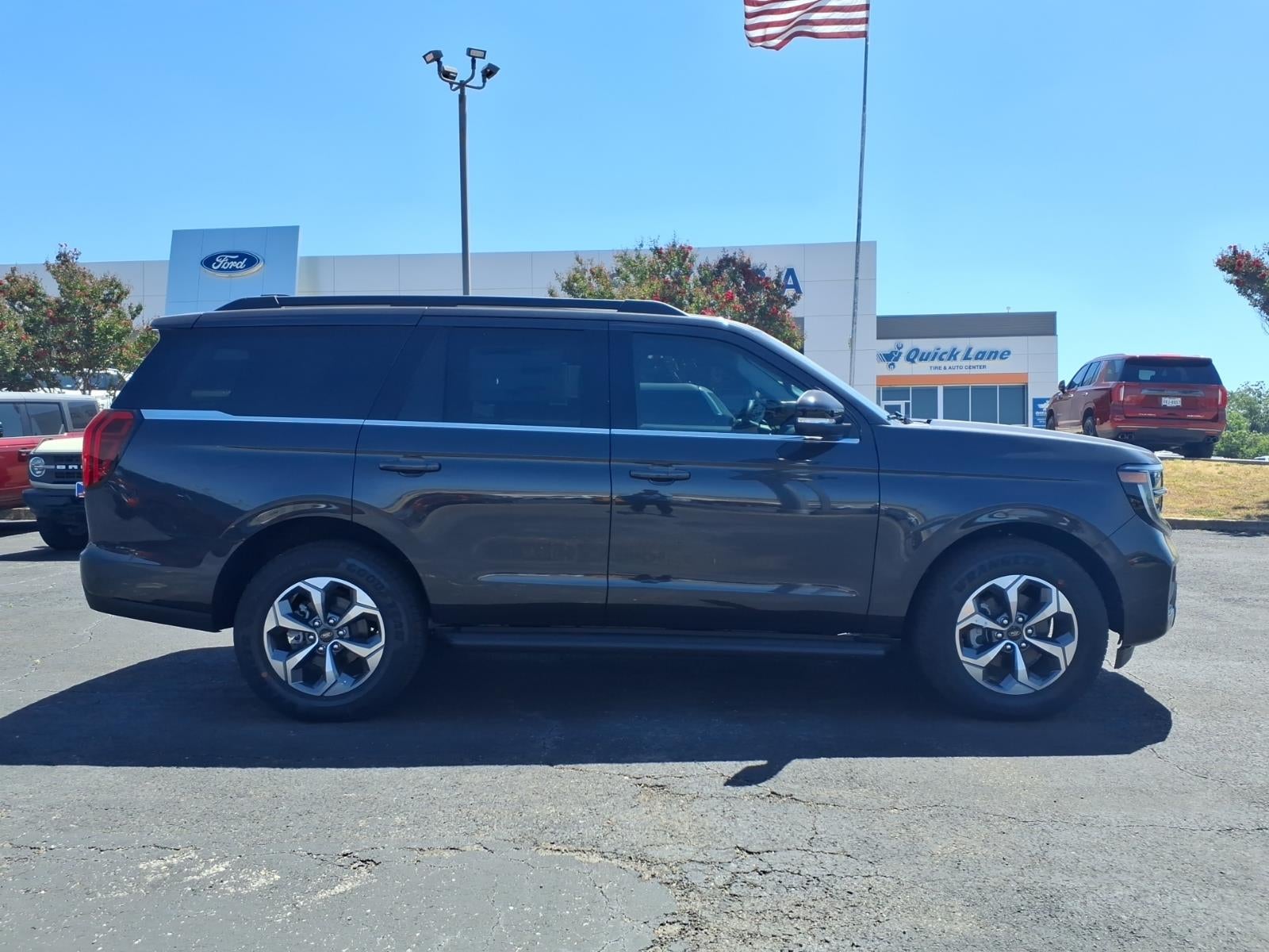2027 Ford Expedition ACTIVE