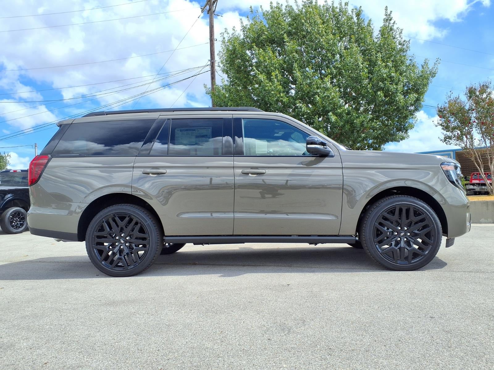 2027 Ford Expedition PLATINUM