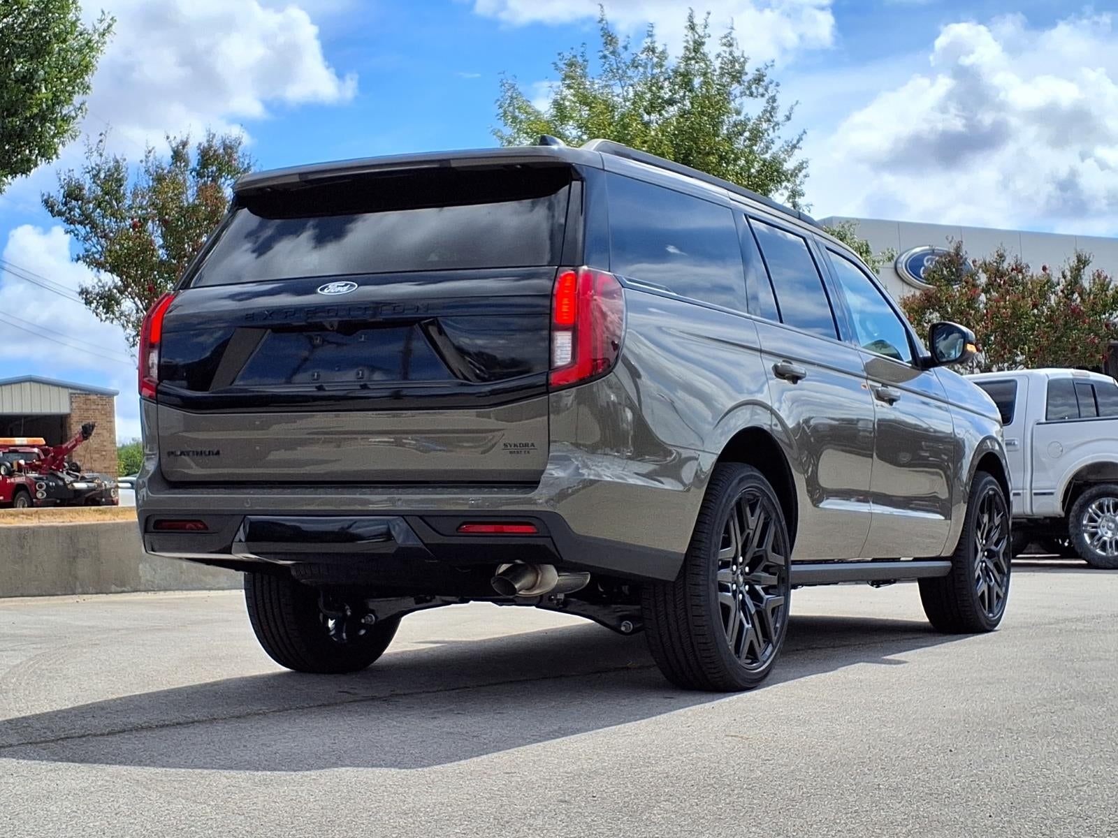 2027 Ford Expedition PLATINUM