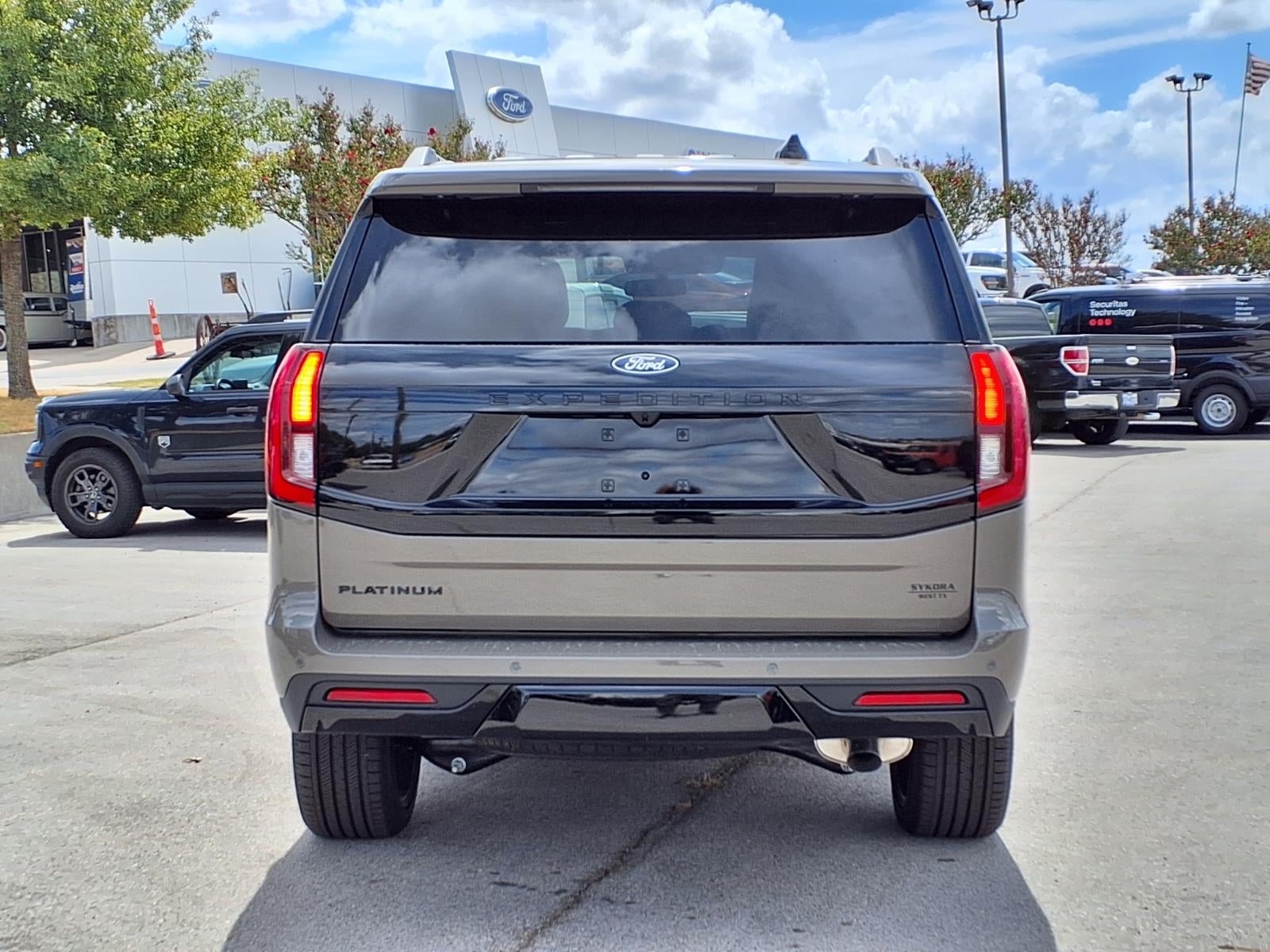 2027 Ford Expedition PLATINUM