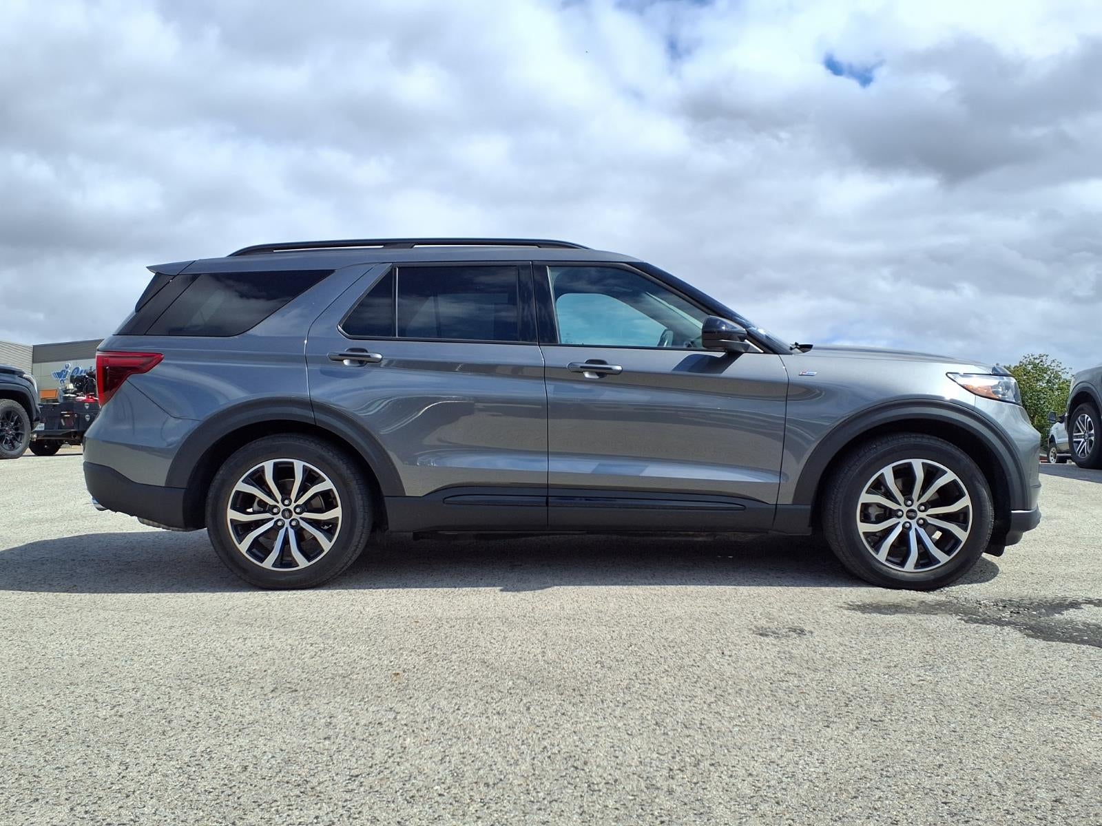2024 Ford Explorer ST-LINE