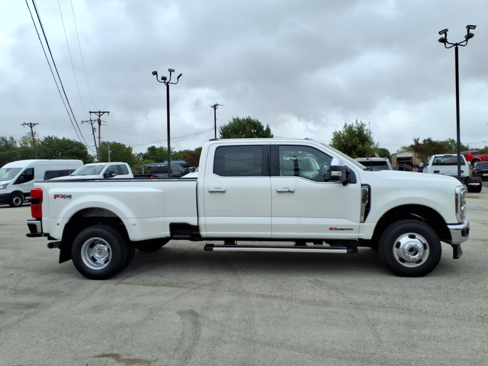 2026 Ford F-350 Super Duty LARIAT