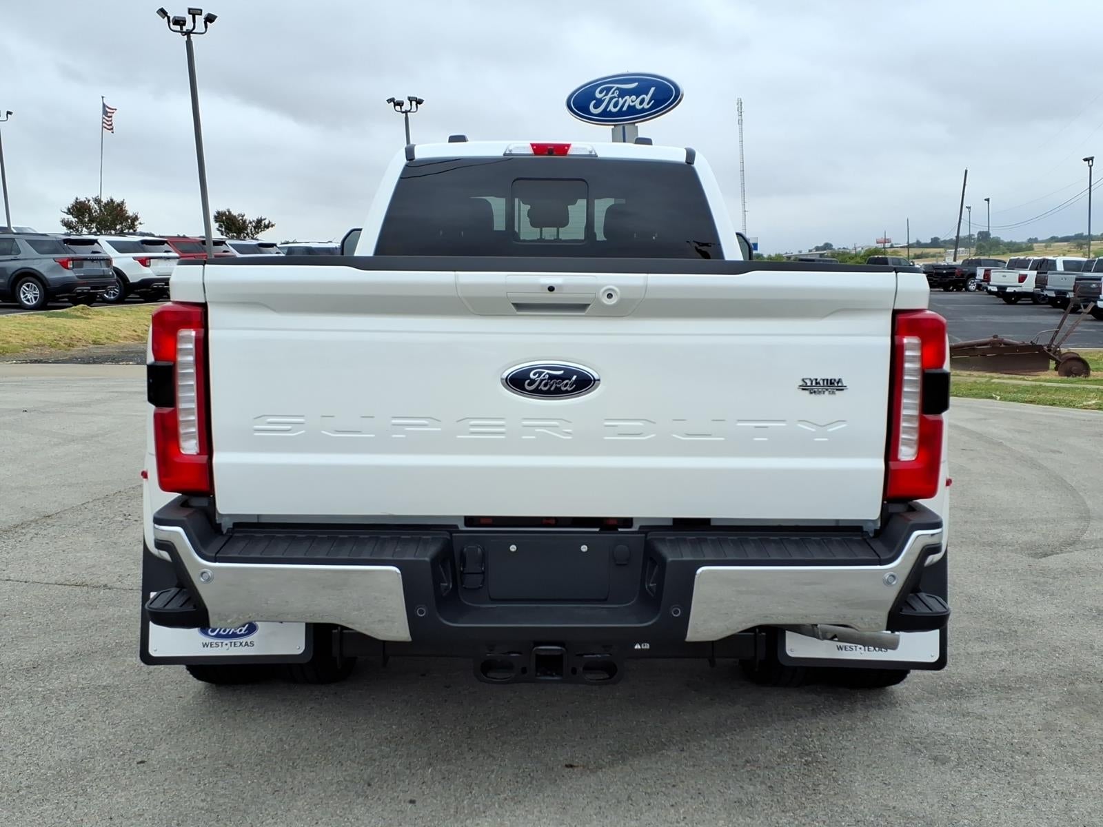2026 Ford F-350 Super Duty LARIAT