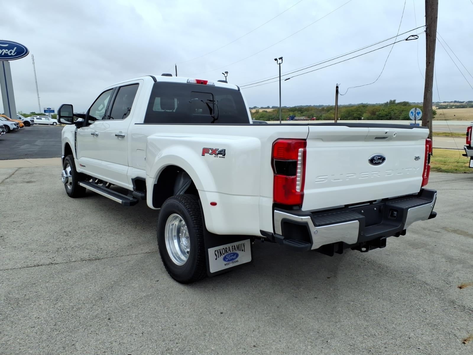 2026 Ford F-350 Super Duty LARIAT