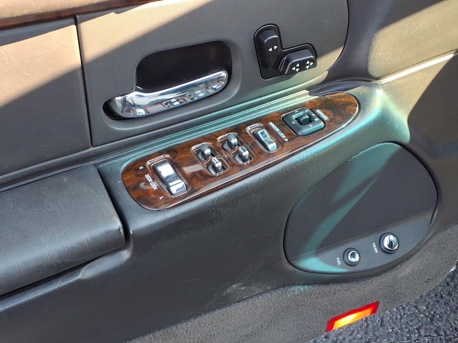 1999 Lincoln Town Car EXECUTIVE