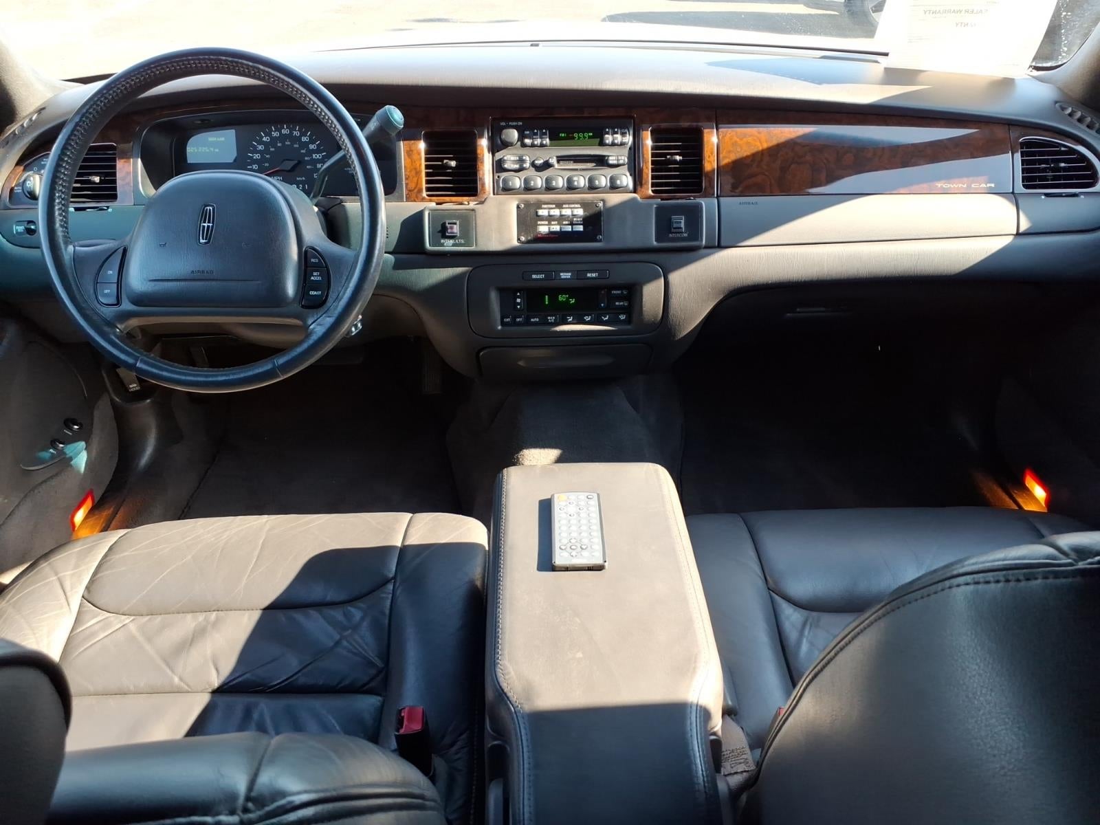 1999 Lincoln Town Car EXECUTIVE