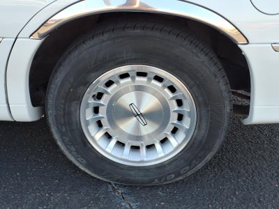 1999 Lincoln Town Car EXECUTIVE