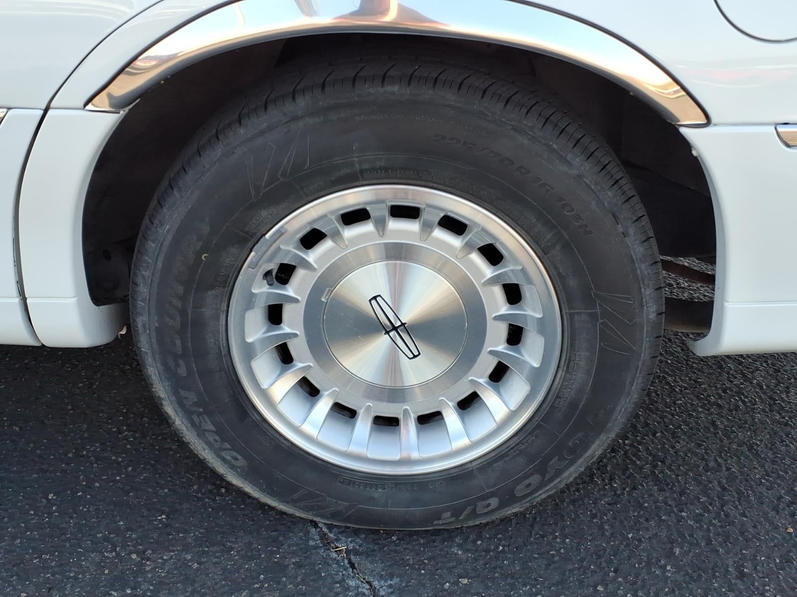 1999 Lincoln Town Car EXECUTIVE