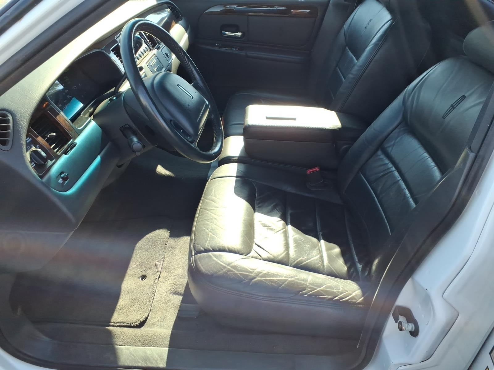 1999 Lincoln Town Car EXECUTIVE